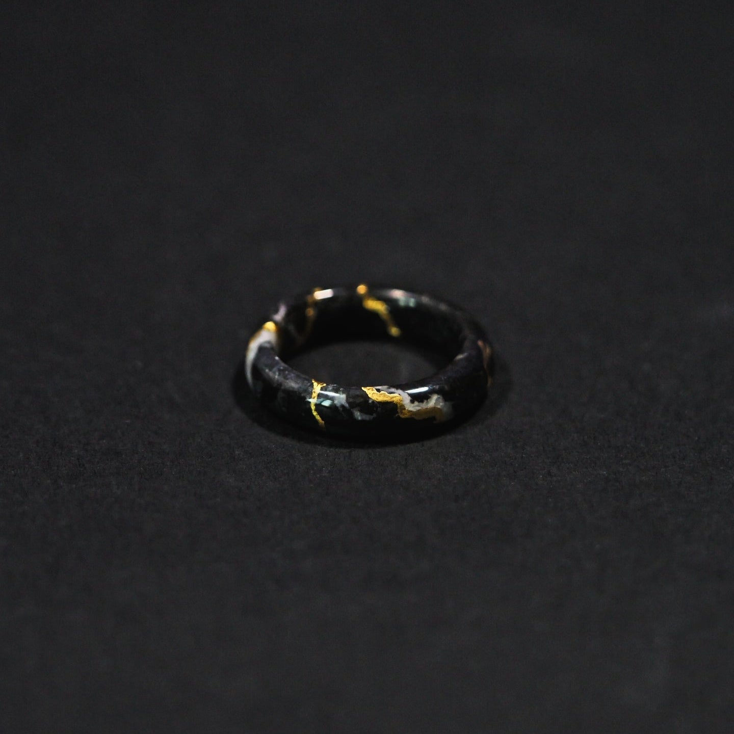 Anelli in Nero Marquina | Oro Zecchino 22 Carati