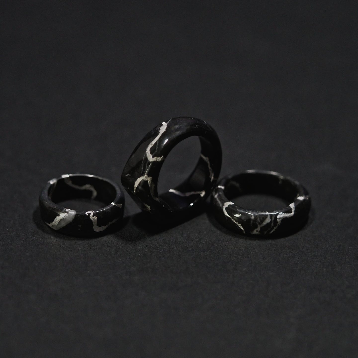 Anelli in Nero Marquina | Oro Bianco